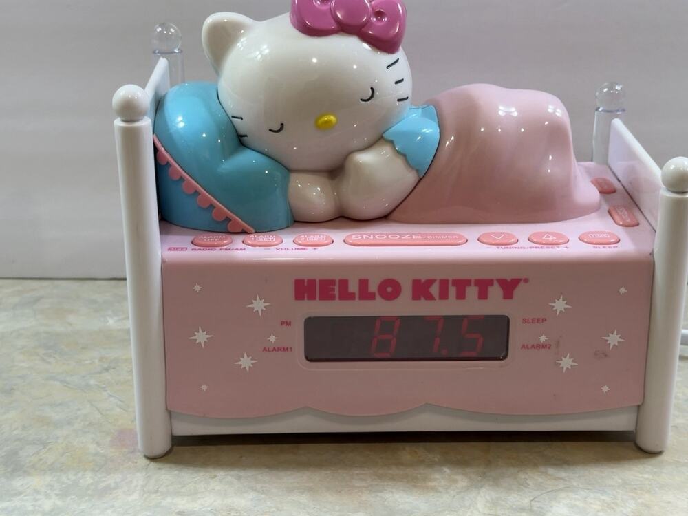 Hello Kitty Sleeping Bed Digital Alarm Clock Radio KT2052P Night Light